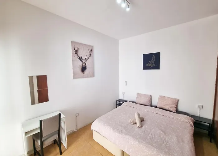 Homestay Citycenter Next To The Larnaca